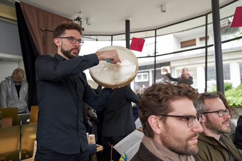 picture of Manos Tsangaris' piece “es geht voran” performed in Witten 2019