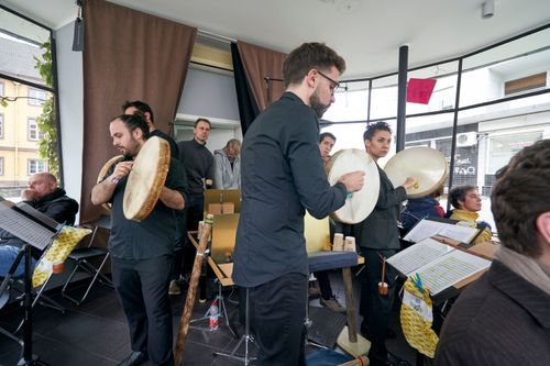 picture of Manos Tsangaris' piece “es geht voran” performed in Witten 2019