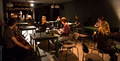 picture showing a moment from Manos Tsangaris' piece “Love & Diversity” in Athens