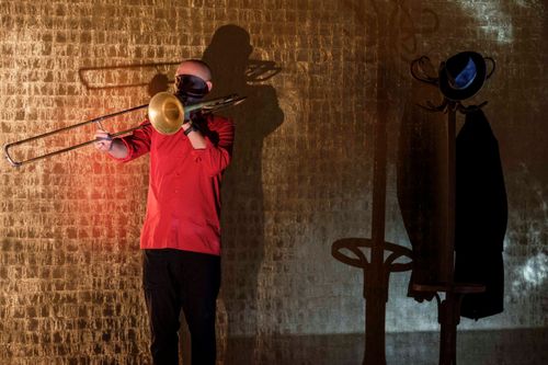 a moment in Manos Tsangaris' piece 