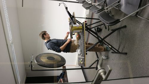 picture showing a moment from Manos Tsangaris' piece “City Pieces” in Cologne