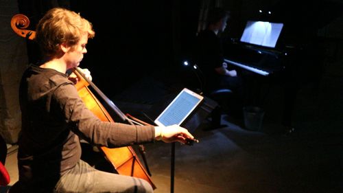 picture showing a moment from Manos Tsangaris' piece “City Pieces” in Cologne