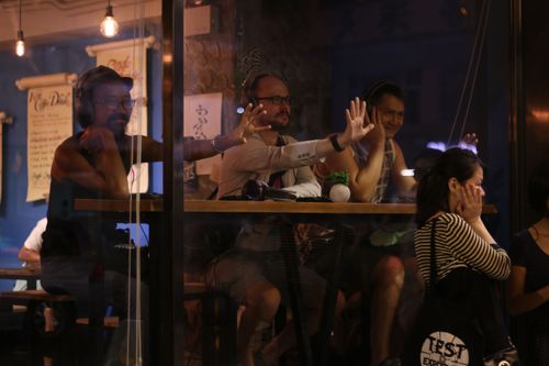 picture showing a moment from Manos Tsangaris' piece “City Pieces” in Hong Kong