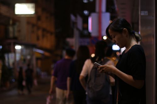 picture showing a moment from Manos Tsangaris' piece “City Pieces” in Hong Kong