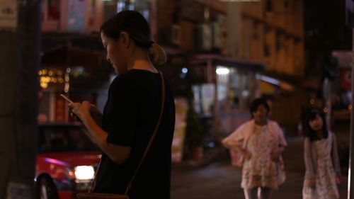 picture showing a moment from Manos Tsangaris' piece “City Pieces” in Hong Kong