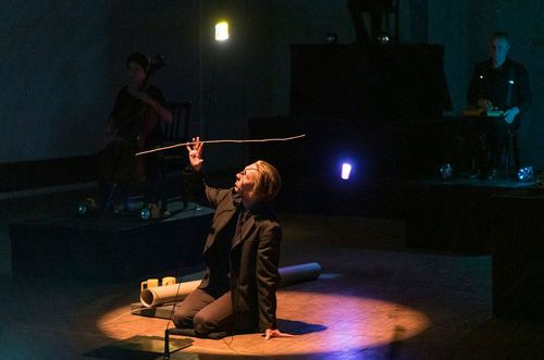 photo of the performance “winzig and the elephant”