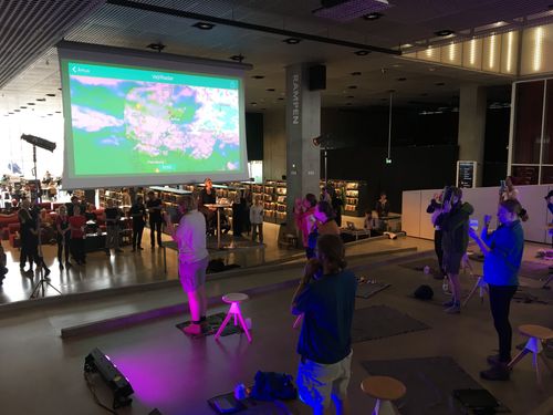 picture showing a moment from Manos Tsangaris' side specific theatre “LIVING SPACES” in Aarhus 2017