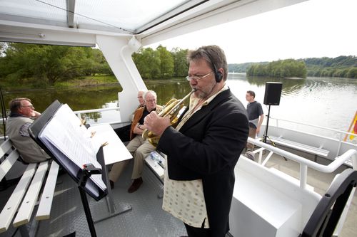 photo showing a moment from the piece “Schwalbe”, which was performed on and by a small river