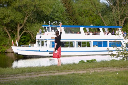 photo showing a moment from the piece “Schwalbe”, which was performed on and by a small river