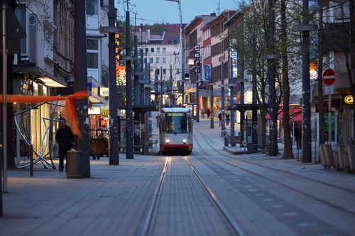 picture showing a moment from Manos Tsangaris' piece “Mauersegler” in Witten 2013