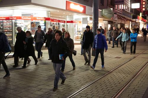picture showing a moment from Manos Tsangaris' piece “Mauersegler” in Witten 2013