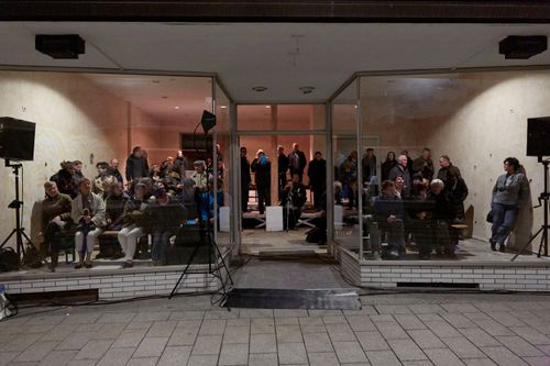 picture showing a moment from Manos Tsangaris' piece “Mauersegler” in Witten 2013