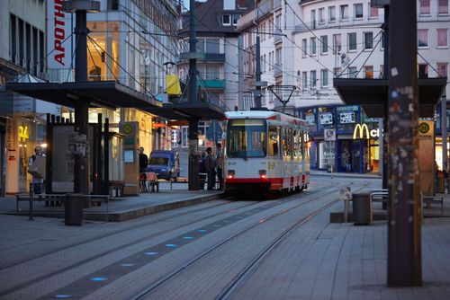 picture showing a moment from Manos Tsangaris' piece “Mauersegler” in Witten 2013