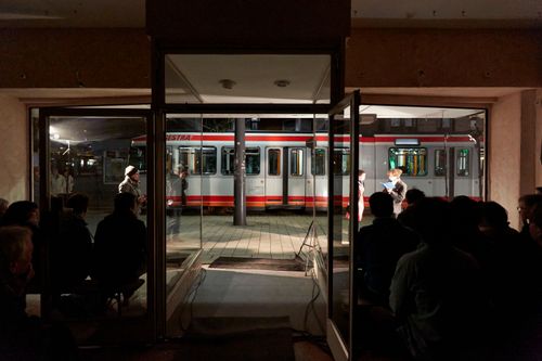 picture showing a moment from Manos Tsangaris' piece “Mauersegler” in Witten 2013