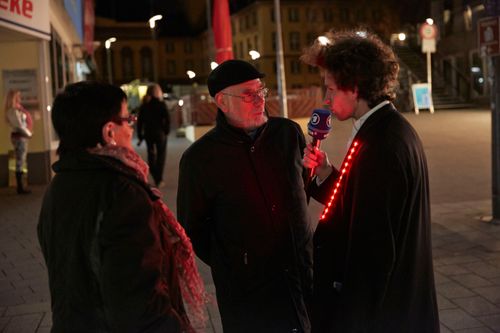 picture showing a moment from Manos Tsangaris' piece “Mauersegler” in Witten 2013