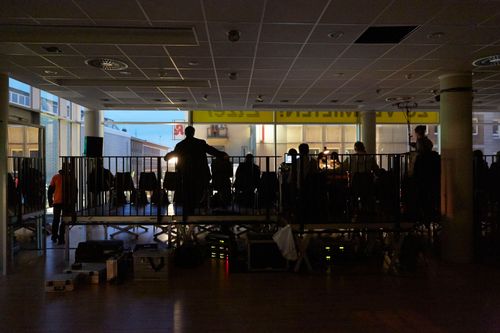 picture showing a moment from Manos Tsangaris' piece “Mauersegler” in Witten 2013
