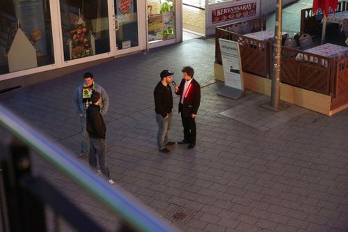 picture showing a moment from Manos Tsangaris' piece “Mauersegler” in Witten 2013