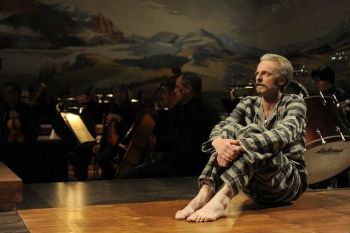 picture showing a moment from Manos Tsangaris' opera “Karl May”