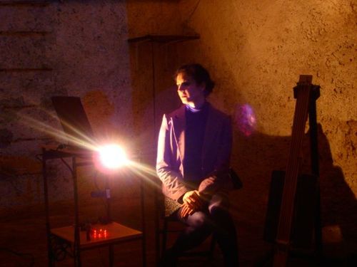 a picture showing a moment from “Drei Räume”
