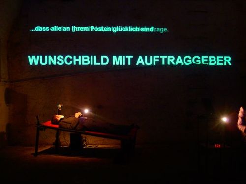 a picture showing a moment from “Drei Räume”