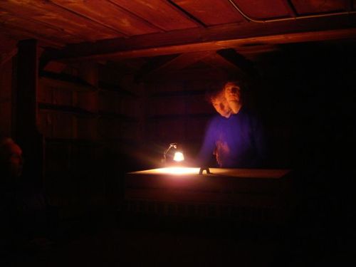 a picture showing a moment from “Drei Räume”