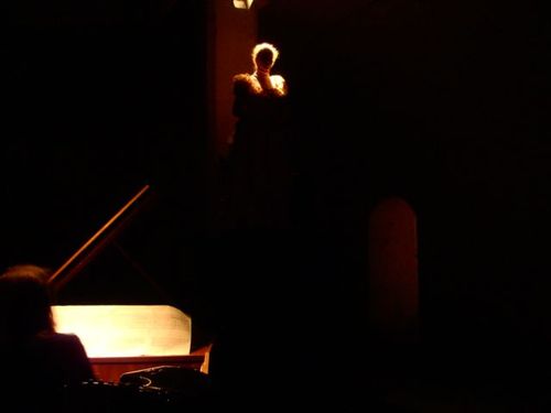 a picture showing a moment from “Drei Räume”